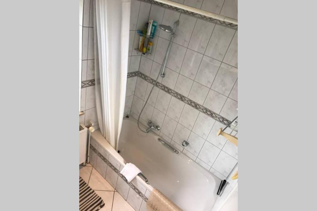 Bahnhofsnahe, Ruhige Und Sonnige 2 Zimmerwohnung Im Dichterviertel Висбаден Экстерьер фото